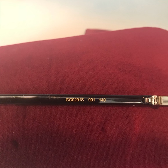 Gucci black shield sunglasses 🔥🔥🔥🔥 - Picture 4 of 8